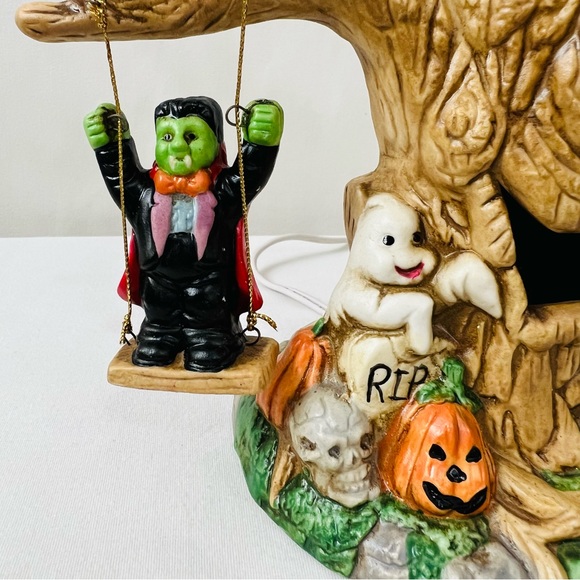 Lights up! Halloween Tree with Witches and Ghouls - Picture 10 of 14
